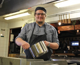 Leif Klövstedt, köksmästare på restaurangkonceptet Gluggen.