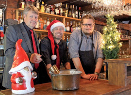 Yngve Persson, Johan Björklund och Leif Leif Klövstedt med personal hälsar er alla varmt välkomna!