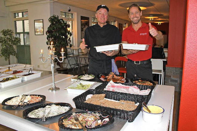 David Lundgren och Johan Björklund utökar med läcker fiskbuffé på Gluggen i Hemsta, Gävle.