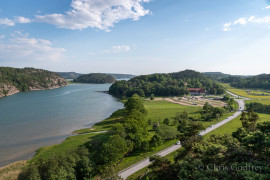 Åbyfjorden mot söder med säteriet på kullen