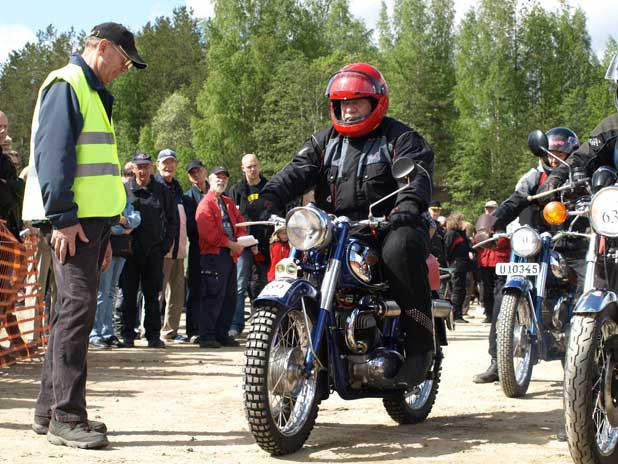 Segraren 2009 års Valborunda Stig Olsson, Bergvik vid starten på sin Centrum 250 cc från 1954.