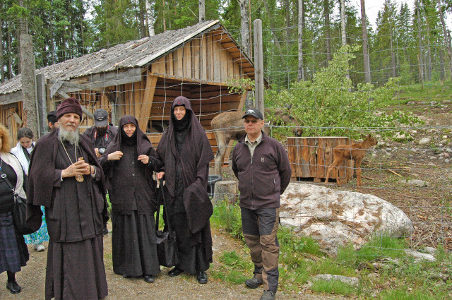 Lars Arkesjö välkomnade präster, munkar och nunnor från Grekland till Älgparken och Ockelbo.