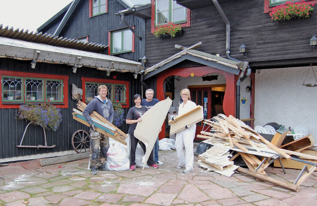 De nya ägarna till Fryksås Hotell & Gestgifveri, från vänster; Maria och Sten Schröder, Hasse Grundin och Ulla Karlsson.